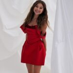 Milana Khametova Instagram - Пришло время прощаться с непростым 2023м годом! Итогов подводить не буду, вы итак все видели и знаете! Скажу так: - ставьте правильные цели, - работайте и идите к ним, - вознаграждайте себя за хорошие результаты - верьте в себя - выбирайте правильное и надежное окружение Спасибо всем, кто искренне поддерживал меня в уходящем году и был рядом! ❤️ Моя семья, мои друзья, моя команда, мои любимые фаны, мои дорогие подписчики, мои удивительные хейтеры! ❤️ Я вас очень люблю и дорожу вами!❤️ Будте счастливы и здоровы!❤️ Спасибо, кто рядом и кто вместе со мной идет в новый 2024 год!✨ С Наступающим!🎄 УРА!!✨