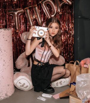 Milana Khametova Instagram - Мои 14🎂🎉💥

Наконец-то выкладываю фоточки с вечеринки! 
Их очень много, они все очень классные! 
Поэтому будет две, а может и три партии!❤️

Огромное спасибо всем моим друзьям за этот незабываемый праздник!❤️ Я даже представить не могла, что это будет настолько круто! 💥

Спасибо за подарки, за поздравления, за вашу любовь и за ваше внимание! ❤️

Спасибо моим подписчикам за огромное количество поздравлений в соц\сетях - вы у меня самые лучшие!
Я не смогла ответить всем всем всем, но все прочитала!❤️ Люблю вас!❤️

Совсем скоро у себя на канале я опубликую два влога - со Дня рождения и с распаковки подарков!🎁

не пропустите!🫶