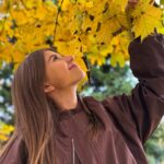 Milana Khametova Instagram - 🍁🧡 А может сделать розыгрыш классного осеннего подарка от @millisa_brand ? Как вам такая идея? Пишите в комментариях, что хотели бы получить в подарок от @millisa_brand 👇(одну любую позицию) Победитель будет выбран рандомно 30 октября! Погнали!🎁