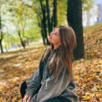 Milana Khametova Instagram - Мой сентябрь!🍂 В этом году ты конечно прекрасен, но такой нелегкий для меня! Но оно того стоит! Если бы вы только знали, сколько всего мы готовим для вас!💥 Как много сейчас той работы , которая остаётся за кадром! Много сил, времени, смеха, слез и восторга до мурашек!! Да, часто пропадаю в тг и в сторис, потому что много работаю, а показать пока не могу! НО!! это будет совершенно неожиданно.. Осталось совсем чуть-чуть….🔥