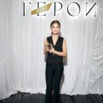 Milana Khametova Instagram – Вчера я присутствовала на Гала-ужине  @peopletalkru , приуроченном к Первой церемонии награждения участников проекта «Герои PEOPLETALK”

И получила награду в номинации «Открытие Года»⭐️

Еще раз хочу поблагодарить @peopletalkru за такую высокую оценку моей работы и престижную награду! 

 Отдельная благодарность моей команде @dava_m  @anna.makovskaya за колоссальную работу, за моё  развитие и за наши результаты! 
Ведь, если это отмечают такие высокие эксперты, значит всё мы делаем правильно и идем верным путём! ⭐️