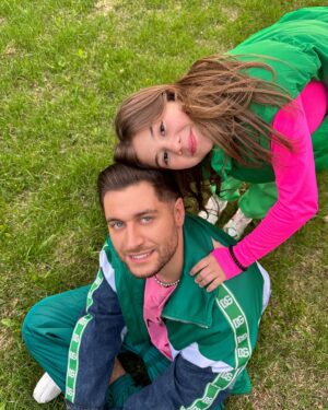 Milana Khametova Instagram - Как настроение, ребята?😊 погода, радует? 🌿🟢
.
💚ставь лайк💚напиши комментарий💚