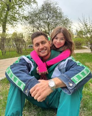Milana Khametova Instagram - Как настроение, ребята?😊 погода, радует? 🌿🟢
.
💚ставь лайк💚напиши комментарий💚