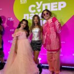 Milana Khametova Instagram - Спасибо огромное @ctc_kids ❤️ Спасибо моим любимым подписчикам! Это все благодаря вам! Это наша общая награда!❤️ 🏆«Лучшая песня» - «Купи пёсика» 🏆 «Лучший коллаб» - Милана Хаметова & Василиса Кукояка