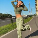 Milana Khametova Instagram - Самый любимый отрезок времени - когда школа уже закончилась, а лето еще даже не началось… Май, солнце и красивая летняя Москва!🌞 #миланахаметова #milanakhametova