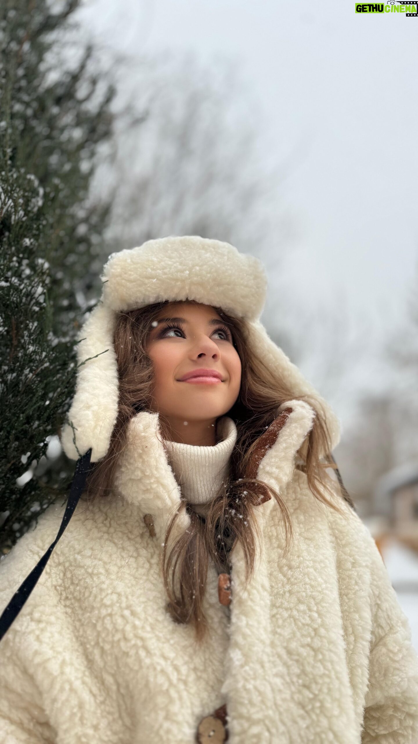Milana Khametova Instagram - Всё будет мегахорошо! А с Мегамаркетом еще и мегавыгодно! Сейчас на Мегамаркете действует повышенный кешбэк на любые товары до 80%.И не забывайте, что скоро Новый год, и самое время докупить подарки для родных и близких. С промокодом МЕГАДЕКАБРЬ вы получите скидку на 2 000 рублей при первом заказе от 4 000 рублей до конца года! Заходите на Мегамаркет и радуйте выгодными покупками себя и близких! Правила промокода: https://clck.ru/37KUwT