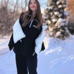 Milana Khametova Instagram – вот такую зиму мы любим❄️☃️
а еще мы очень любим @millisa_brand 🤍