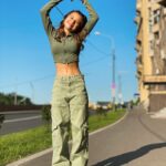 Milana Khametova Instagram - Самый любимый отрезок времени - когда школа уже закончилась, а лето еще даже не началось… Май, солнце и красивая летняя Москва!🌞 #миланахаметова #milanakhametova