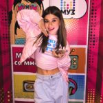 Milana Khametova Instagram - Конец учебного года!📚 Куча съемок!🎥 Хочется на отдых! 🌊 Как всё успеть? 🤪 А вообще мне нравится такой темп!💥 НЕ ЗАБУДТЕ - сегодня ночью релиз трека «КРАШ» 💘