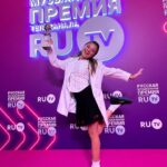 Milana Khametova Instagram - Русская Музыкальная Премия RU.TV🏆 Спасибо большое моим подписчикам, моим фанам и моим друзьям за поддержку! Еще раз повторю - это ВАША награда! 🫶🏼 Спасибо @ru_tv за доверие - это был очень значимый и ценный для меня опыт - вести Премию! 💥 23.05.23❤️ (навсегда в моем сердечке)
