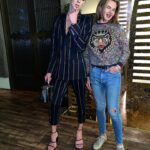 Milana Petrova Instagram - Заехали вчера с друзьями в ресторан Sixty - некогда единственный ресторан высокого класса в сити. Некогда. Не был там год, наверное. Зашёл, интерьер тот же, как будто уже устаревший на фоне конкурентов. Непонятные взгляды персонала на мой внешний вид и меня в целом (речь не обо всех, парень-официант выполнял свою работу на «отлично» и не пялился на гостей, даже наоборот, сделал ненавязчивый комплимент моим ногтям) - ну это цветочки. На первом этаже башни ресепшн меня встретил двумя фразами: девушка-хостес спросила: «Вы куда?», а мужчина (админ/охранник/х*й с горы) в спину мне кинул: «Бл***ть, пи*дееец!». Я понимаю, что нанять воспитанных сотрудников с интеллектом дороже, чем обезьян со стажем работы в ЧОПе, но все же это не оправдание. Я пришёл в заведение приятно провести время и оставить чек, а ваш Васька-дурачок должен был при виде меня завалить свой е*лет и проводить к лифту или помочь открыть дверь, сказав при этом «Добро пожаловать!». А что, если бы я пришёл на свидание? Или со своим парнем? С мамой? И она бы это услышала? Думаю, в любом случае, это неприятно! Одет я всегда по дресс-коду, чаевые 20-30% оставляю, не шумлю за столом, так ответьте мне, уважаемые представители Sixty, почему я приношу вам свои деньги и уделяю вашему ресторану внимание и своё личное время, а взамен получаю опыт, который можно приобрести лишь в курятнике или купив билет в зоопарк? Напомню, что как бы не выглядел ваш клиент, если он одет по установленному дресс-коду, неприлично пялиться на его внешний вид, как бы сильно этого не хотелось. Так и передайте своему персоналу. К счастью, такое отношение ко мне я испытал впервые в месте такого уровня. Во многих других дорогих ресторанах я имел только позитивный опыт. Возвращаться в данный ресторан желания больше нет.