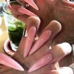 Milana Petrova Instagram - Как вы поняли, ногти из предыдущего поста были сделаны в ужасном салоне хахах, выпуск этот выйдет через дней 5, а вот и мои настоящие #НогтиПетрова ❤️ Как вам?))))