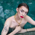 Milana Petrova Instagram - Сейчас бы питерскую прописку да за поправки проголосовать бы и уехать на старом ауди в закат...