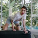 Milana Petrova Instagram - Сейчас бы питерскую прописку да за поправки проголосовать бы и уехать на старом ауди в закат...