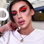 Milana Petrova Instagram - Такому вас мало кто научит! На своём курсе я научу вас эффектным макияжам на скорую руку, когда нет времени выводить что-то на веках, но хочется быть в центре внимания 💎 Не спеша, такой макияж можно сделать за 40 минут - и это все с нанесением плотных текстур, используя кремовые и сухие техники, а также с идеально проработанной коррекцией скульптуры лица. Макияж выглядит просто - да! Но эффектно! Я крашусь так в случаях, когда на макияж у меня есть не больше 30 минут 😌✌🏻 Самое главное, что КАЖДЫЙ из вас сможет накраситься так же, нужно всего лишь следовать моим инструкциям, которые я подробно разберу на своём курсе. Напомню, курс стартует в середине октября, и он будет состоять из серии прямых эфиров на отдельном Инстаграм-аккаунте. Пройдя мой курс, вы научитесь делать те макияжи, которые всегда видите на мне 💅🏻 Цена курса 1690₽, уже совсем скоро я открою продажу!