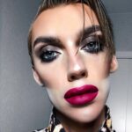 Milana Petrova Instagram - Я НАПИСАЛ УСТАНОВКУ НА НЕСКОЛЬКО ЛЕТ ВПЕРЁД! Честно говоря, не верю ни в какую магию и мистику, но подобные установки относятся, вероятнее всего, к психологии. Наверное, поэтому и срабатывают. В своей установке на 2019 год я указал количество подписчиков в своих профилях, которое я достигну, количество денег на банковском счету, страны, которые я посещу и ещё пару вещей. Только сейчас понял, что ничего не написал про любовь и отношения ахаххахаха какая же я $ука, но зато трушная! Так вот, один из пунктов уже сбылся, хотя не мог сбыться последние два года!!! Представляете? Установку написал два месяца назад. Не знаю как это работает, но, видимо, работает. Главное четко описать то, что ты хочешь получить.