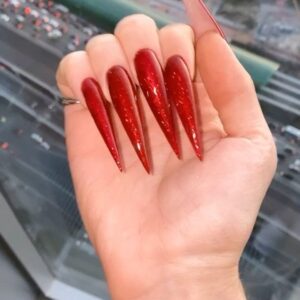 Milana Petrova Instagram - Эти ногти стоят 18к))) привет инстасосалке с ее кривыми обрубками 😗✌🏻