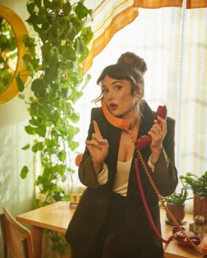 Milana Vayntrub Instagram - Was very worried you guys don’t get enough Milana/phone content. 

Sweet brilliant makers of this…
Photographer: @mathieuyoung
Producer: @imannalangston
Stylist: @carlee_wallace 
Hair: @bryangaw
Makeup: @karinamoore
Photo Assistant: @louieheredia
Lighting: @elliotsmithhastie.photo