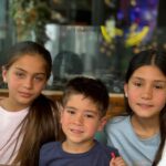 Milena Torres Instagram – Carta a mis hijos: 

Cambie mi vida, mi cuerpo, mis días y mi forma de pensar por ustedes. 
Cada segundo que he dedicado en que crezcan felices ha valido la pena y no lo cambiaria por nada en el mundo. 
Los veo tan grandes, tan buenos niños, tan luchadores, tan disciplinados, tan bondadosos… que son incontables las razones para estar demasiado orgullosa de ustedes. 
Gracias por enseñarme a ver la vida de otra manera, por ser la luz de mis dias, por cada sonrisa, abrazo y momento compartido. 
Gracias a los tres por llenar mi vida de amor incondicional. Los AMO por siempre ♾️ 
Anacristina, Jean Luca y Anaclaudia.

Mama 🩷 
.
#momlife #love #family #momofthree #moment