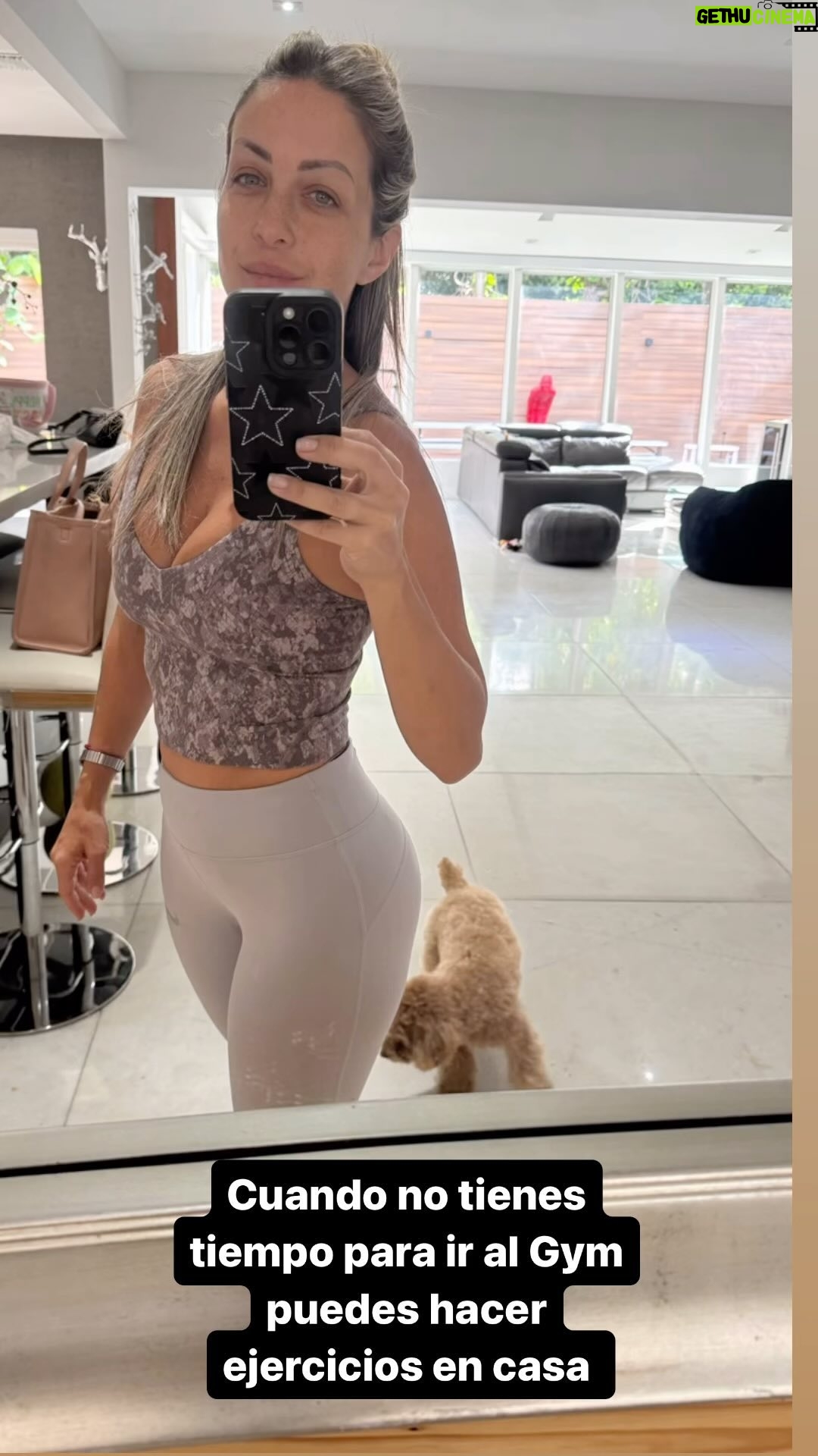 Milena Torres Instagram - Tengo casi 2 meses entrenando solita en mi casa (sigo rutinas que me gustan) y me encanta!!! Obvio No lo hago perfecto y tampoco soy profesional 😂 Tambien se que es cuestión de tiempo… Pero en verdad cada dia me voy sintiendo mejor y se que voy aprendiendo a mi ritmo, sin prisa pero Feliz! Les seguire compartiendo❣️