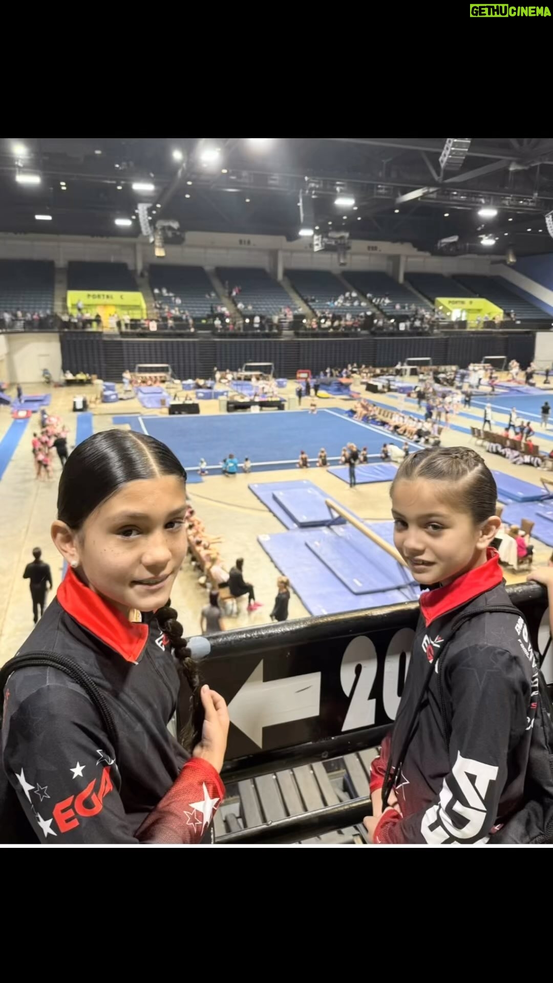 Milena Torres Instagram - Las Campeonas de mi vida 🤸🏻♀️⭐️🤸🏻♀️ @gymnast_sisters_anac 🩷🩷 Siento un demasiado orgullo y admiración por mis hijas, solo con verlas como van creciendo y progresando cada día en lo que tanto aman me hace sentir muy feliz 🥹 Se han ganado esas medallas y trofeos con disciplina, amor, dedicación y valentía 💪 Recuerdo cuando tenían 3 y 4 años y ya andaban en sus clases 🤸🏻♀️🥹🤸🏻♀️ ahora entrenan cada dia mas y siempre van con una sonrisa y con muchas ganas de aprender y y seguir creciendo 🙏 y aunque han habido momentos de mucha felicidad tambien a veces los nervios y algunos tropiezos han aparecido (como todo en la vida) pero eso mas bien las ha fortalecido para que sigan adelante cumpliendo sus metas desde pequeñas y eso vale mas que cualquier cosa 👏👏👏 Como siempre les digo a mis niñas: No importa si un dia te caes… tu sacudete, sonrie y sigue adelante 💪😜👏 Bravooooo mis niñas!!!! Amen Seguimos por mas ♾️ tenemos mucho camino por recorrer juntas con Dios y la Virgen de nuestro lado 🤸🏻♀️🙏🤸🏻♀️ . 👉 Siguelas en @gymnast_sisters_anac #gymnast #gymnastics #gymnastsisters #statechampionship #2024 #florida #usagymnastics #xcelsilver #motivation #disciplina #moment #constancia #gimnasia #hermanasgimnastas