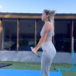 Milena Torres Instagram - Uno de los 30-45 minutos al día que mas me gusta hacer🙋‍♀️ #upperbody 💪 ✅ Hago 3 series de cada ejercicio de 12 o 15 repeticiones #workout #momlife #athome #workouts
