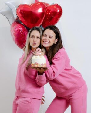 Milena Torres Instagram - Feliz cumpleaños para nuestro querido bebé @natifistore 🩷Hoy se cumplen 2 años de ese primer tan especial donde les presentamos nuestro primer producto 🙏 
Gracias por acompañarnos en este camino donde muchas de ustedes han sido hermosos testimonios y una parte muy especial de esta gran familia que cada día crece y va llevando alegria a miles de mujeres. Una vez mas, les agradecemos por el cariño y la confianza que han tenido en #natifistore. Amen sigamos cumpliendo nuestros sueños cada dia. Les deseamos miles de Bendiciones hoy y siempre 🩷 ♾️ #happyaniversary

Celebra con nosotras nuestro 2do Aniversario 🎉 y llevate un 20 % de descuento con el codigo: aniversario2 (recuerden colocarlo en el check out cuando esten realizando la compra en nuestra pagina web:  www.natifistore.com )
.
@natifistore 
@geo_palacios 
@miletorresduq