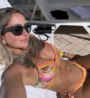 Milena Torres Instagram - Quién mas ama sus arrugas post parto en la barriga 😏