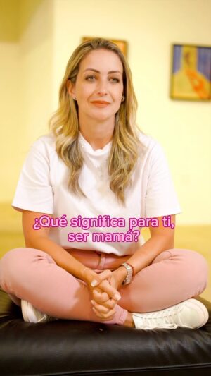 Milena Torres Instagram - Ser mamá es ver la vida con otros ojos y amar sin límites, significa entregarte en cuerpo, alma, con todo tu amor, todo tu tiempo, tus fuerzas y tu corazón para ser mejor persona, estar bien y así, entregarles el mundo 🌎 entero 💜

Celebrando a las madres desde ya, cada día y todos los días en honor a ellas 😍🥰🙌 

@natifistore ✨
@natifiusa 💫