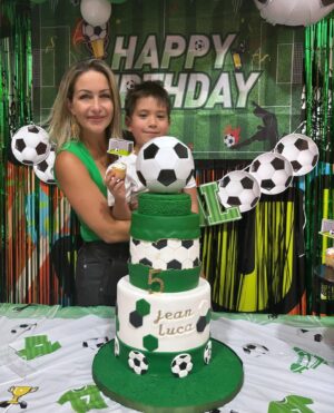 Milena Torres Instagram - Mi niño Amado @jeanlucapalmegiani 💚 Que Dios te Bendiga hoy y siempre. 
No podemos estar mas orgullosos de ti 🙏 Que Bendición tenerte a nuestro lado y poder escucharte siempre decir: Amo a mi Familia 🥹☺️ 
Te Amamos infinito bebe! #happybirthday 🎉🥳🎈🎉

#felizcumpleaños #moment