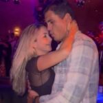 Milena Torres Instagram - Vean el final del video 😏🤚😆 … La mano y sus cosas… #90s #bestmusic #saturday #saturdaynight #music #rumba #love #husbandandwife #husband #wife #moment #party