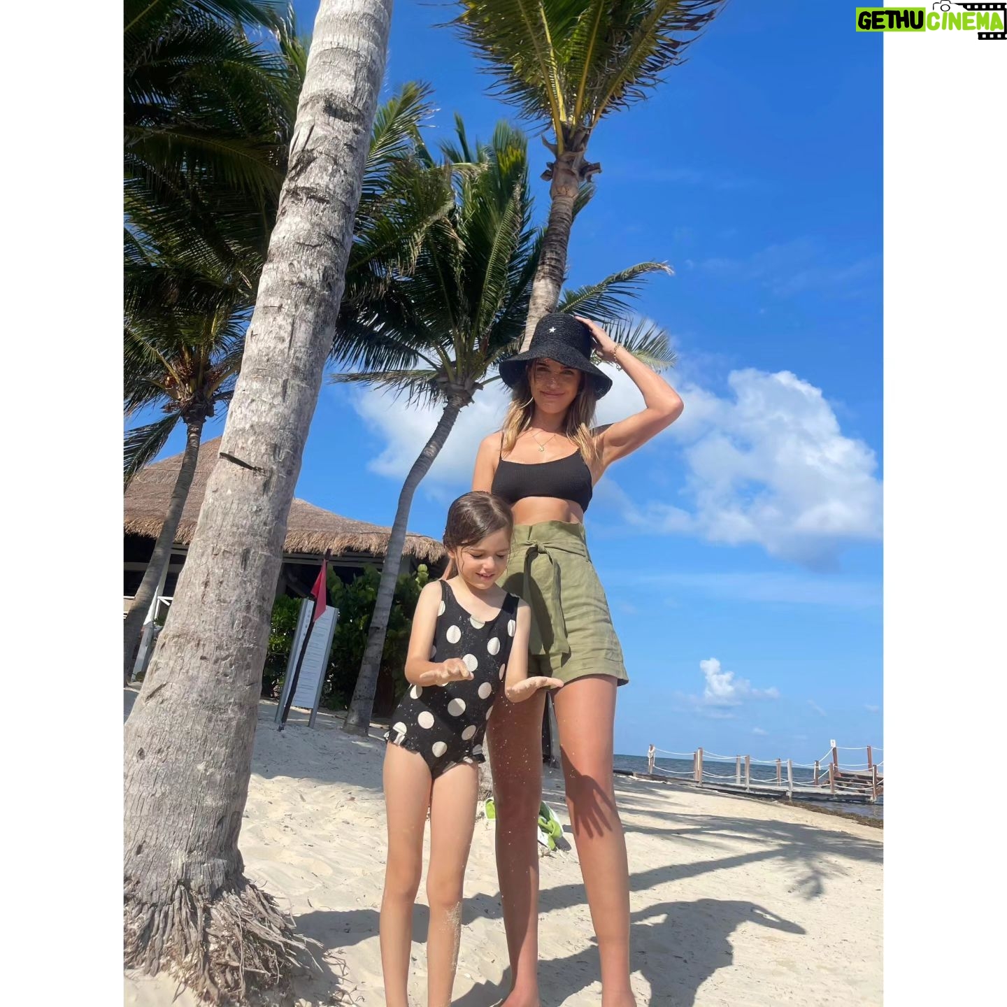 Millaray Viera - 29.6K Likes - Mi familia de 3 está de gira❤️
Las amo, hijas mías!🥹🫶