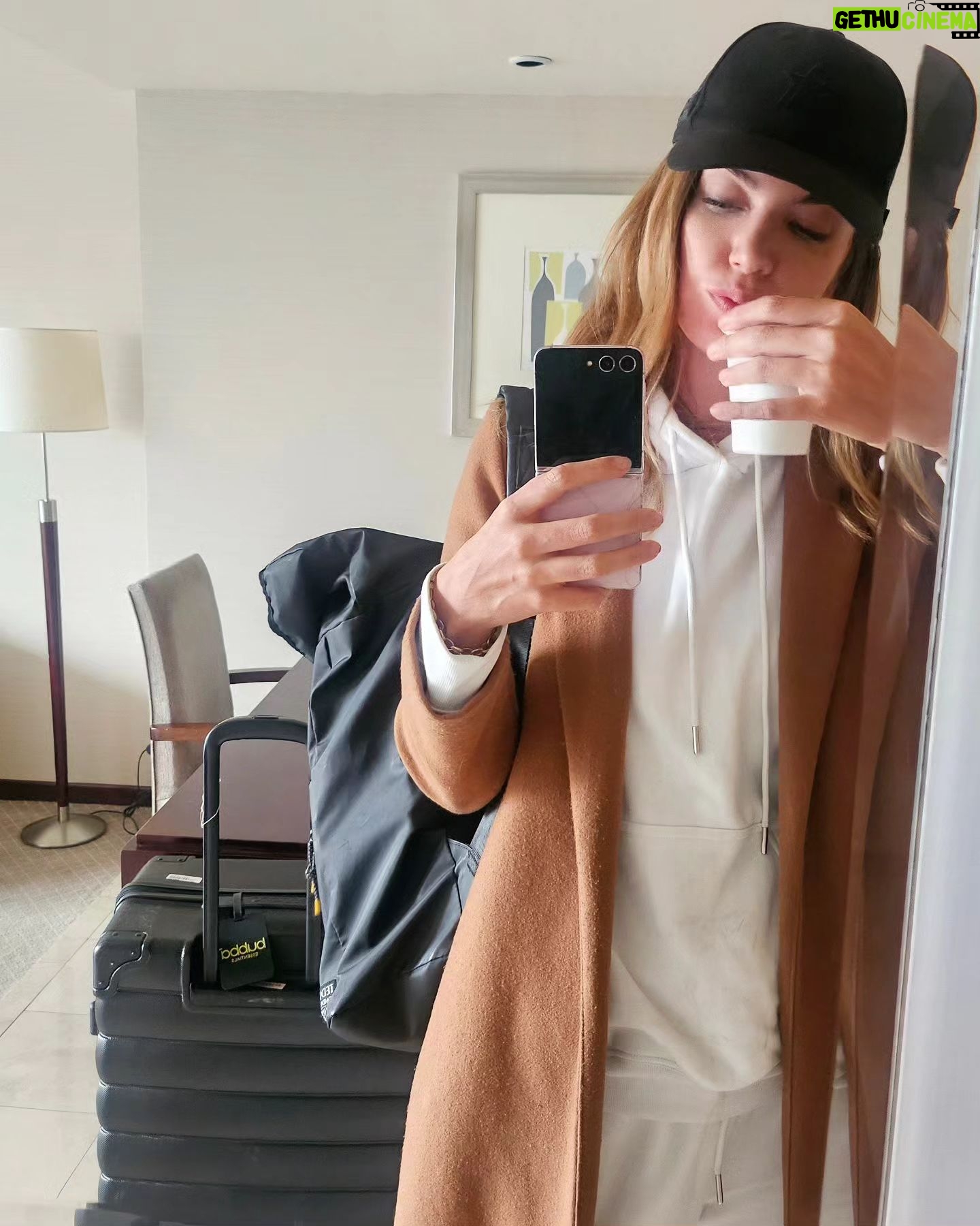 Millaray Viera Instagram - Trabajar lejos de casa se hace más fácil cuando te quedas en un lugar en el que te sientes como en esta. @sheratonbuenosaires ❤️