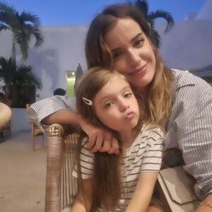 Millaray Viera Instagram - Mi familia de 3 está de gira❤️
Las amo, hijas mías!🥹🫶