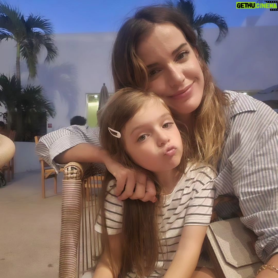 Millaray Viera - 29.6K Likes - Mi familia de 3 está de gira❤️
Las amo, hijas mías!🥹🫶