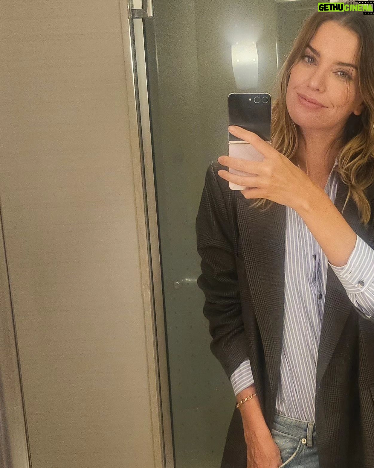 Millaray Viera Instagram - Trabajar lejos de casa se hace más fácil cuando te quedas en un lugar en el que te sientes como en esta. @sheratonbuenosaires ❤️
