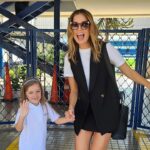 Millaray Viera Instagram - Hoy fue el 1er día de 1ro de mi guagua chica y el 1er día de 2do medio de mi guagua grande. Vivir con las 2 es vivir una doble vida🤣 y a la vez disfrutar y fascinarme con las etapas tan diferentes que están experimentando. Una empezó a usar uniforme, la otra se va de viaje de estudios este año. Las amooo!❤️