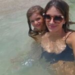 Millaray Viera Instagram - Ser la mamá de ellas 2 es un privilegio🩷 Viajar sólo nosotras 3 es un regalo🙏 A no perder las largas conversas y las noches de juegos de mesa. Las amo hijitas🩷