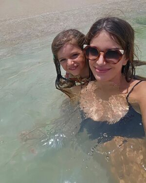 Millaray Viera Instagram - Ser la mamá de ellas 2 es un privilegio🩷
Viajar sólo nosotras 3 es un regalo🙏
A no perder las largas conversas y las noches de juegos de mesa. Las amo hijitas🩷