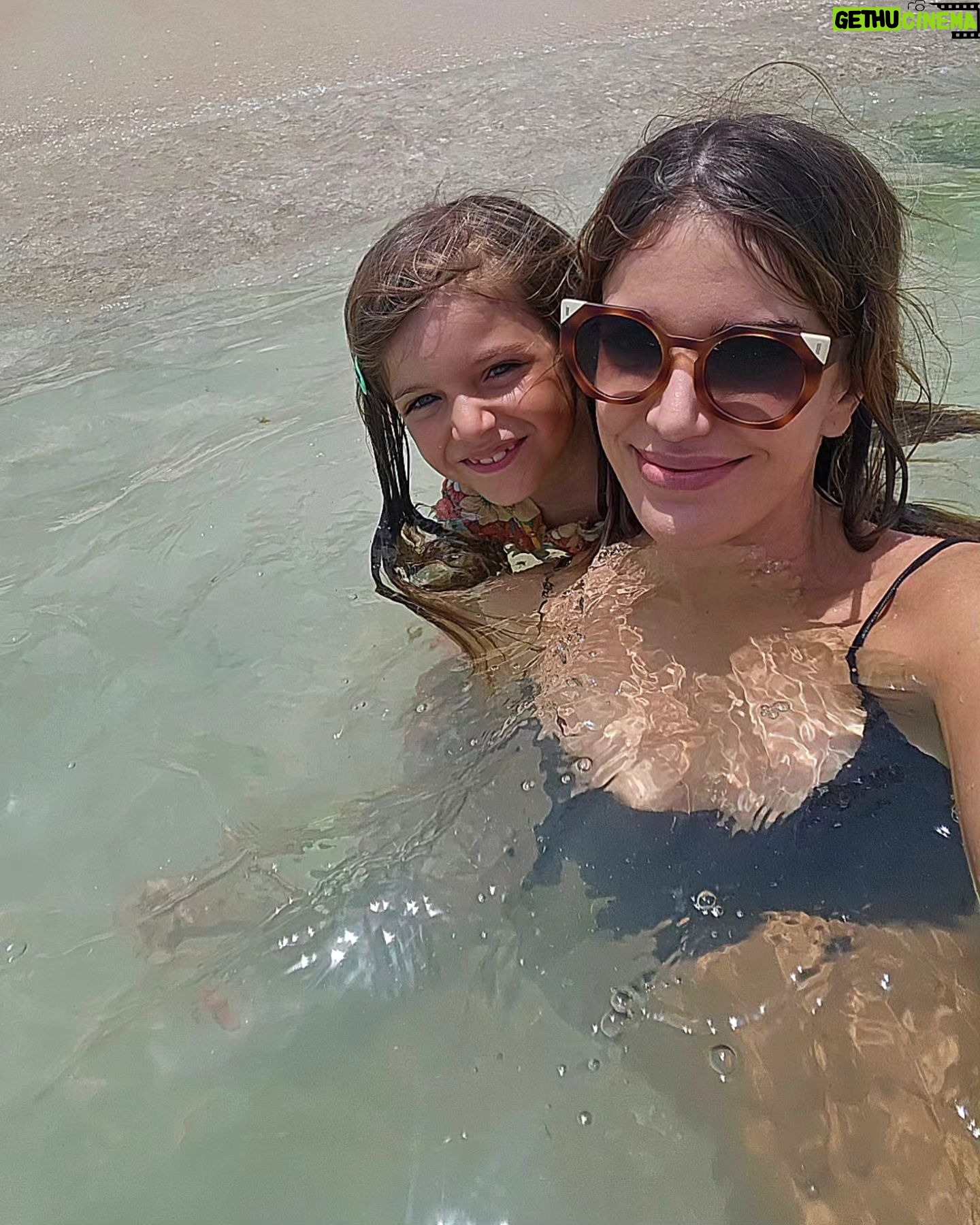 Millaray Viera - 16.1K Likes - Ser la mamá de ellas 2 es un privilegio🩷
Viajar sólo nosotras 3 es un regalo🙏
A no perder las largas conversas y las noches de juegos de mesa. Las amo hijitas🩷