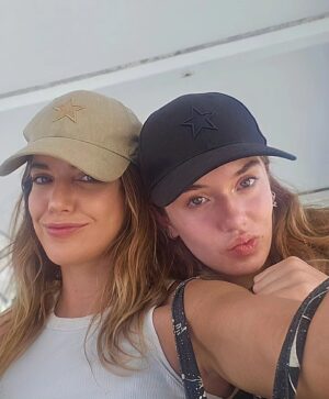 Millaray Viera Instagram - Ser la mamá de ellas 2 es un privilegio🩷
Viajar sólo nosotras 3 es un regalo🙏
A no perder las largas conversas y las noches de juegos de mesa. Las amo hijitas🩷