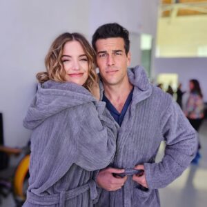 Millaray Viera Instagram - Cosas que suceden en España 🇪🇸
Con el precioso equipo Icon, en el que todos los bellos seres humanos que lo componen vibran en la misma frecuencia 💫❤️