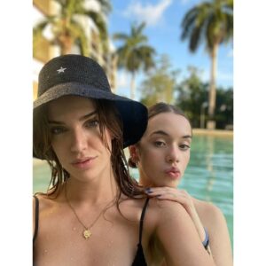 Millaray Viera Instagram - Mi familia de 3 está de gira❤️
Las amo, hijas mías!🥹🫶