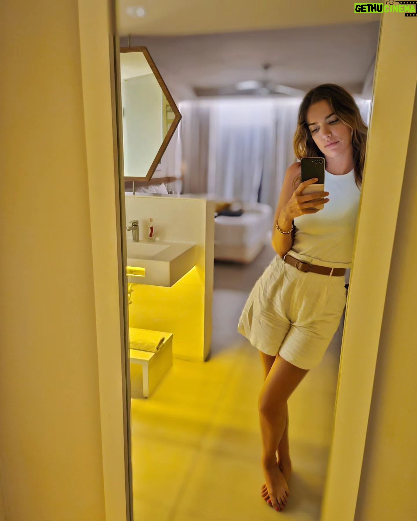 Millaray Viera - 16.1K Likes - Ser la mamá de ellas 2 es un privilegio🩷
Viajar sólo nosotras 3 es un regalo🙏
A no perder las largas conversas y las noches de juegos de mesa. Las amo hijitas🩷