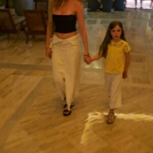 Millaray Viera Instagram - Ser la mamá de ellas 2 es un privilegio🩷
Viajar sólo nosotras 3 es un regalo🙏
A no perder las largas conversas y las noches de juegos de mesa. Las amo hijitas🩷