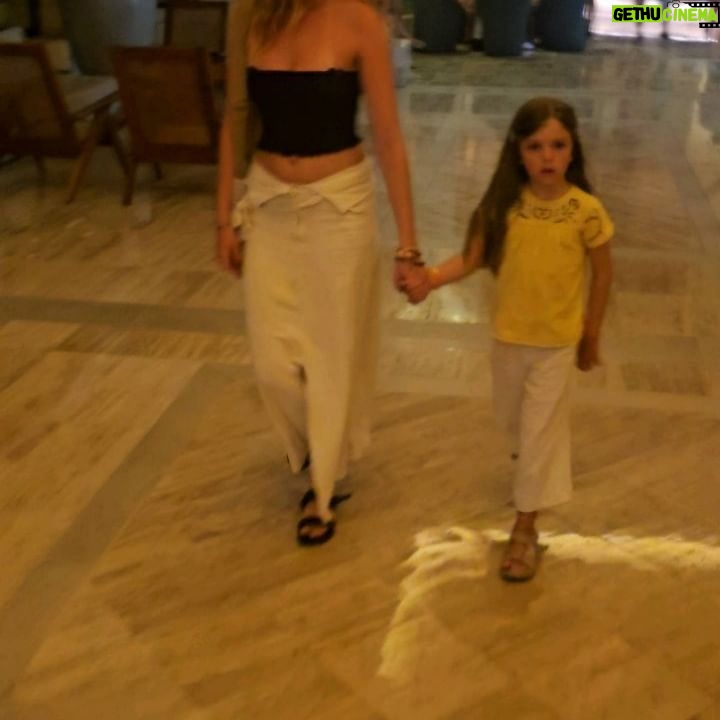 Millaray Viera - 16.1K Likes - Ser la mamá de ellas 2 es un privilegio🩷
Viajar sólo nosotras 3 es un regalo🙏
A no perder las largas conversas y las noches de juegos de mesa. Las amo hijitas🩷