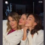 Millaray Viera Instagram - Me encantaría encontrar las palabras para explicarles por qué estas 2 me hacen tan feliz y por qué las quiero tanto!! Y nada, no tiene explicación, sólo se siente y se agradece con el alma cada vez que nos toca pasar muchas horas juntas y reír y reír y reír. Sin duda lo mejor de este trabajo es tenernos a nosotras y hacernos tanto bien, mis icons!! Las amo @stefroitman @agathaamoreiraa 🇧🇷🇨🇱🇦🇷❤️🫶❤️🫶❤️ Gracias x tanto!