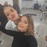 Millaray Viera Instagram - Me encantaría encontrar las palabras para explicarles por qué estas 2 me hacen tan feliz y por qué las quiero tanto!! Y nada, no tiene explicación, sólo se siente y se agradece con el alma cada vez que nos toca pasar muchas horas juntas y reír y reír y reír. Sin duda lo mejor de este trabajo es tenernos a nosotras y hacernos tanto bien, mis icons!! Las amo @stefroitman @agathaamoreiraa 🇧🇷🇨🇱🇦🇷❤️🫶❤️🫶❤️ Gracias x tanto!