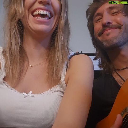 Millaray Viera - 30.5K Likes - Me cansé de ser la grinch del amor, asi que ahi les va esta...