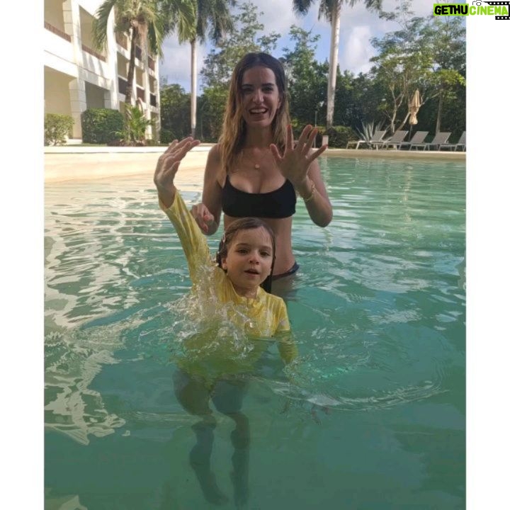 Millaray Viera - 29.6K Likes - Mi familia de 3 está de gira❤️
Las amo, hijas mías!🥹🫶